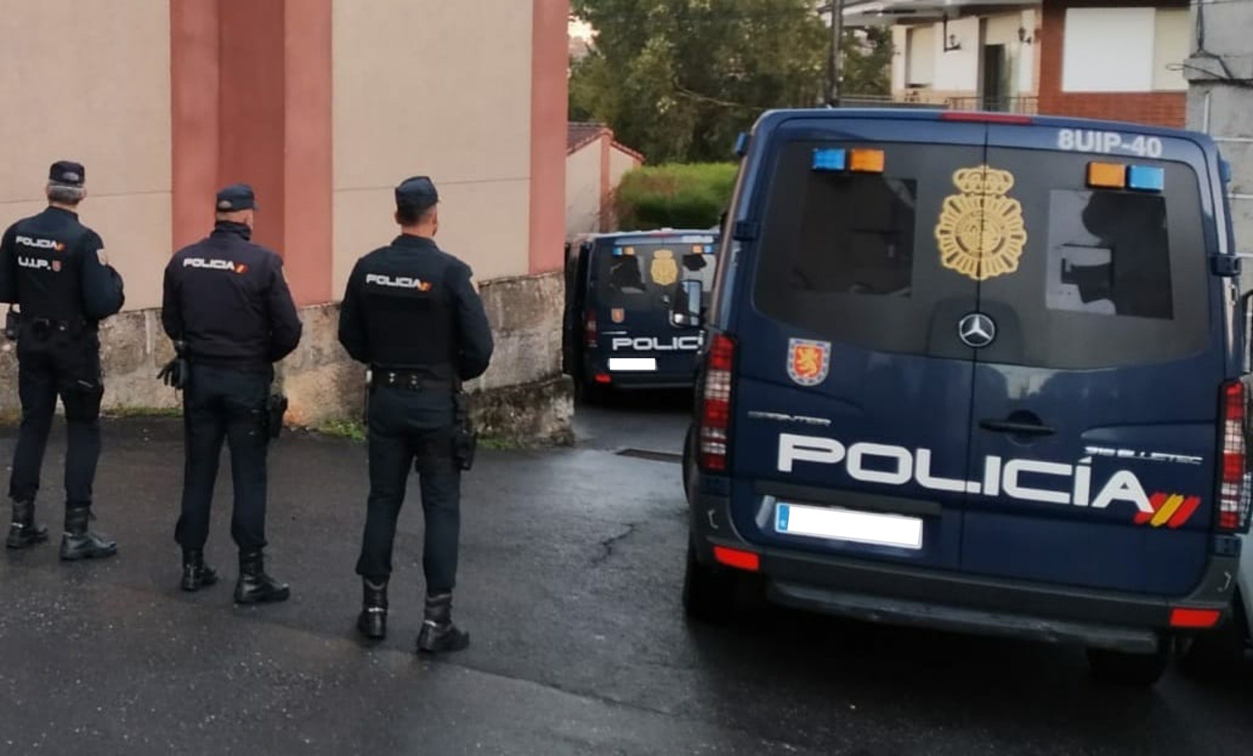 Dos Personas Atracan A Punta De Pistola Una Oficina Bancaria De Vigo Y