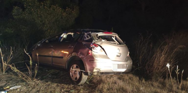Un conductor alerta al 112 de su propio accidente tras caer por un desnivel de 50 metros en Manzaneda