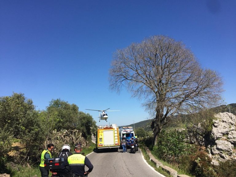 Trasladan en helicóptero a un joven tras caer de una bicicleta en Ponteareas