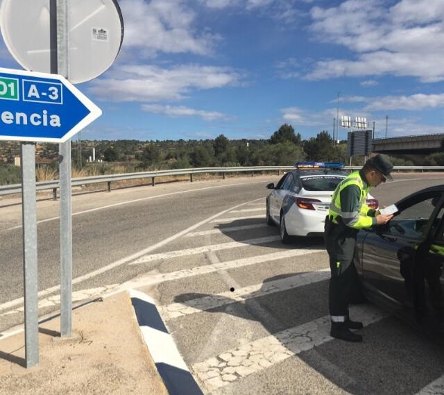Interceptado un conductor que cuadriplicó la tasa de alcoholemia tras salirse de la vía en Ourense