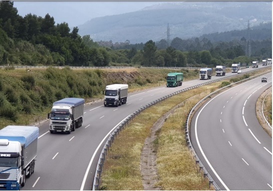 Retiran piedras lanzadas a la autopista entre Santiago y Ourense