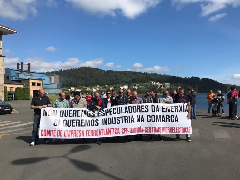 Trabajadores de Ferroatlántica urgen medidas ante «el desmantelamiento» de las fábricas
