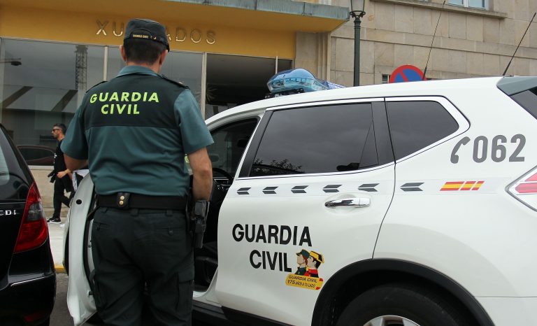 Un vendedor detenido y varios clientes multados en un operativo contra la venta y consumo de droga en bares de Vigo