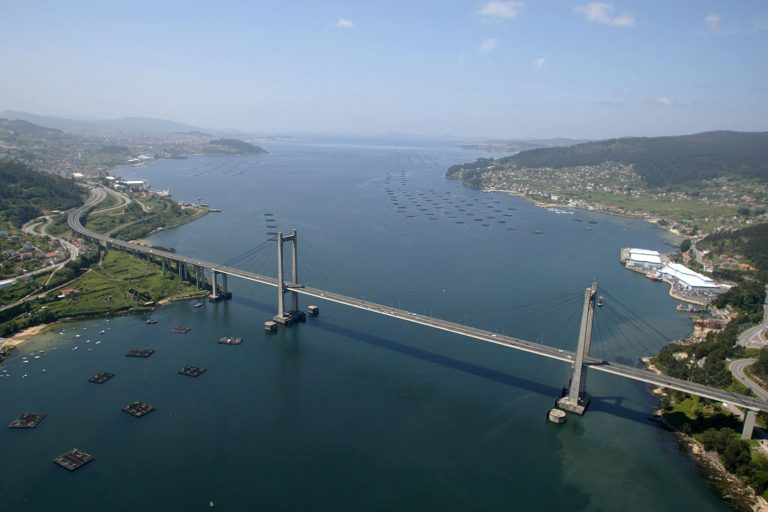 El Gobierno afea a la Xunta su «deslealtad» por presentar las propuestas de iluminación del puente de Rande que no le competen