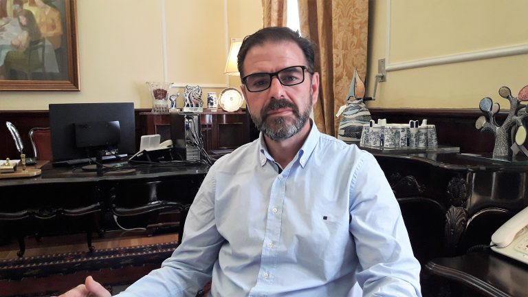 El alcalde de Ferrol critica la «poca ayuda» de la administración autonómica en el inicio del curso