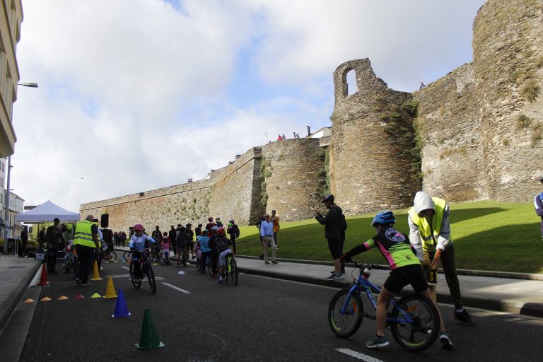 Cuatro usuarios del centro de discapacidad DomusVi de Bóveda (Lugo) inician el Camino desde Vigo y en bicicleta