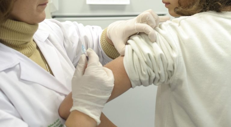La gripe, el virus más letal hasta el momento en Galicia, con 71 muertos