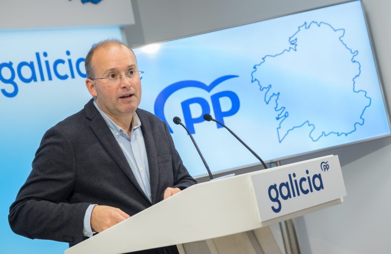 El PSdeG le recomienda a Feijóo que «si quiere reducir la campaña» le ponga «un bozal a Tellado»