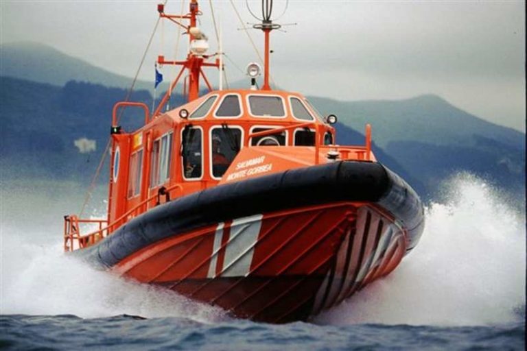 Pesca.- Rescatados y trasladados a Bermeo los cuatro tripulantes de un pesquero de Ribeira (A Coruña) hundido