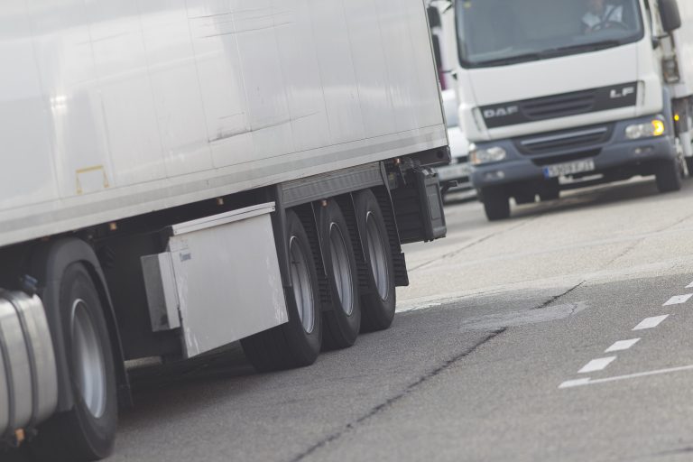 Los camioneros desconvocan el paro del 27 y 28 de julio tras un acuerdo con Transportes