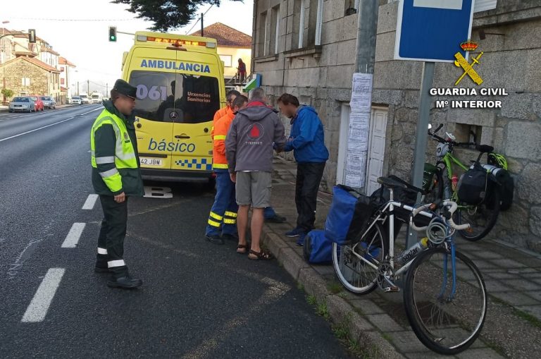 Trasladado un ciclista después de sufrir un accidente en Barro (Pontevedra) mientras realizaba el Camino de Santiago