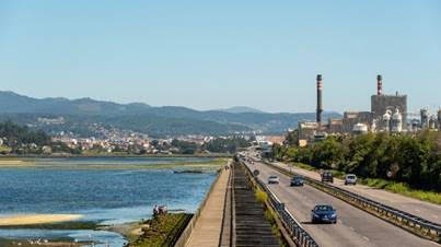 La fábrica de Ence en la ría de Pontevedra culmina su proyecto de integración paisajística