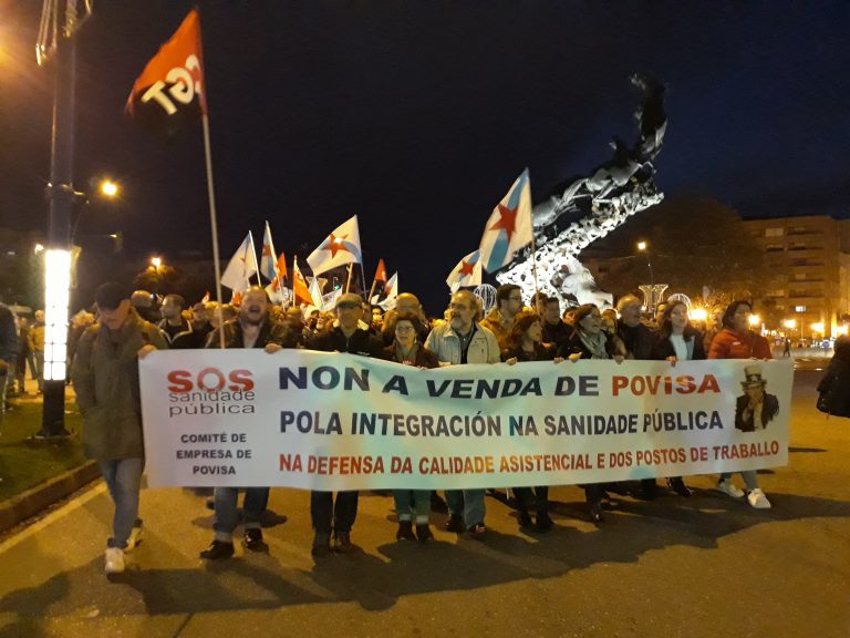 Unas 300 personas se manifiestan en Vigo para exigir a la Xunta que compre el hospital Povisa