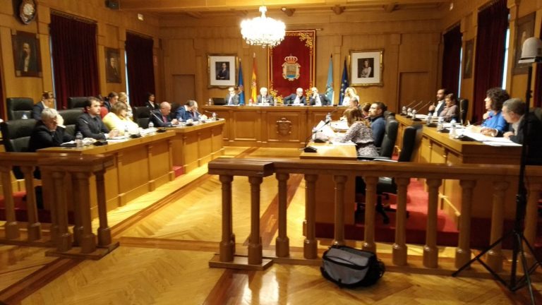 El pleno de la Diputación de Ourense decide que el aparcamiento Santa María Nai del CHUO se mantenga de pago