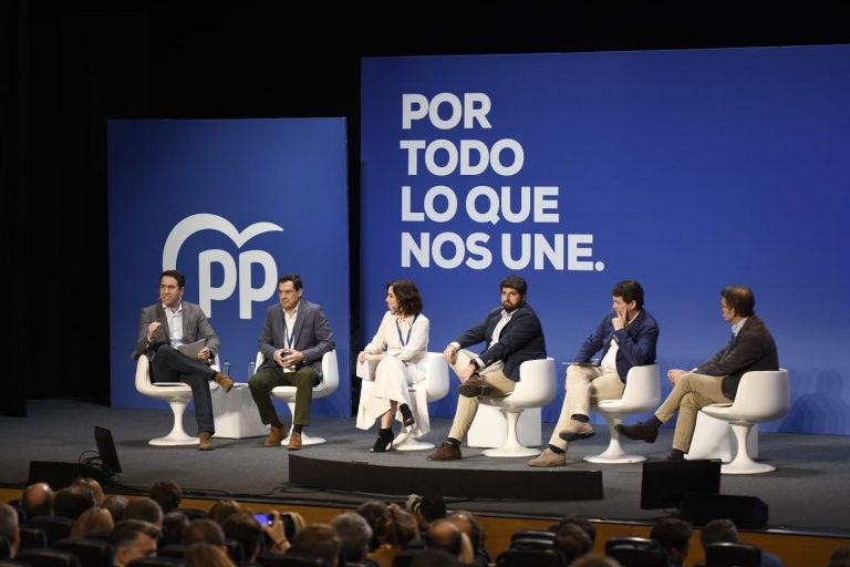 Moreno ve «razonable y acertada» la decisión de Feijóo de no ir a la cita con las urnas en coalición con Ciudadanos