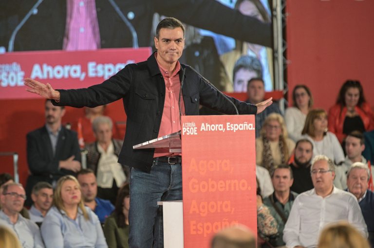 AV.- Sánchez critica las soluciones que proponen Casado, Rivera y Abascal en Cataluña: «Ese apoyo mejor que no lo den»