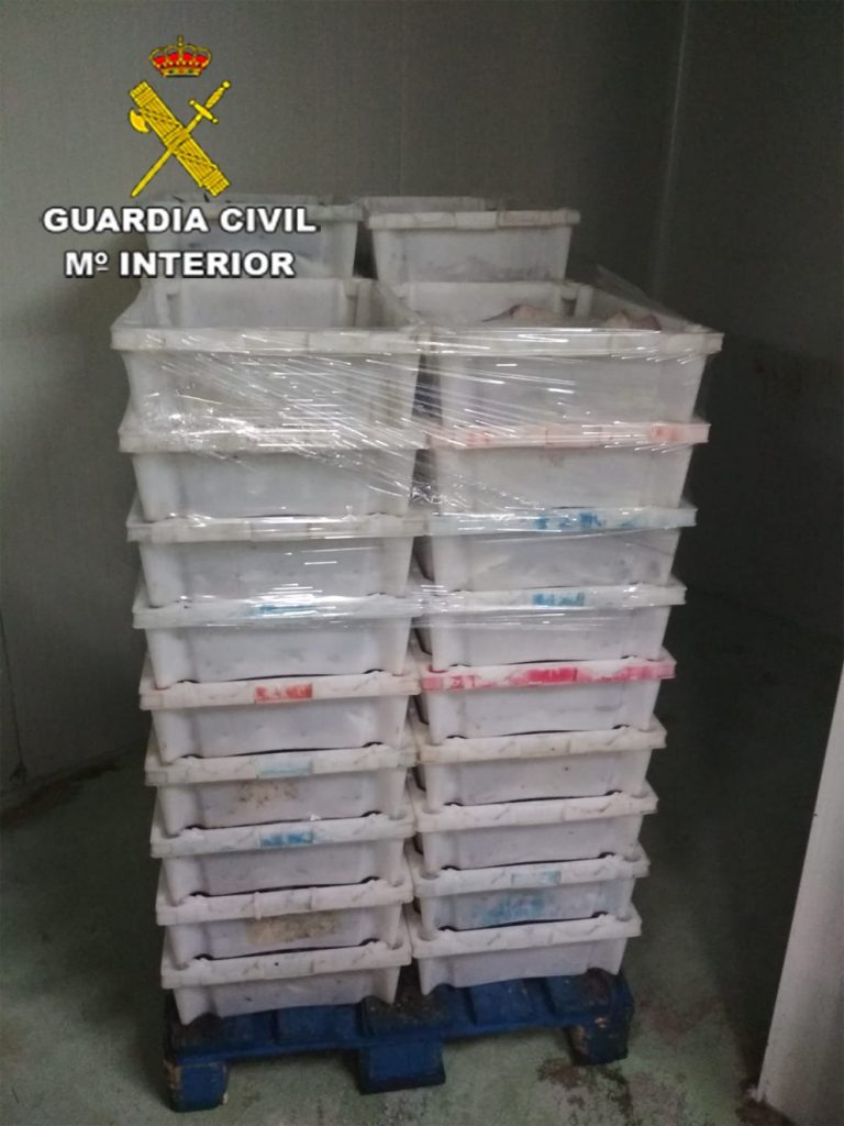 La Guardia Civil de Pontevedra intercepta un arrastrero que faenaba irregularmente entre Cíes y A Guarda