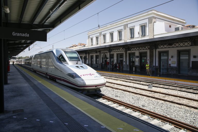 Bruselas aprueba 226 millones para las obras del AVE que unirá Santiago y Madrid