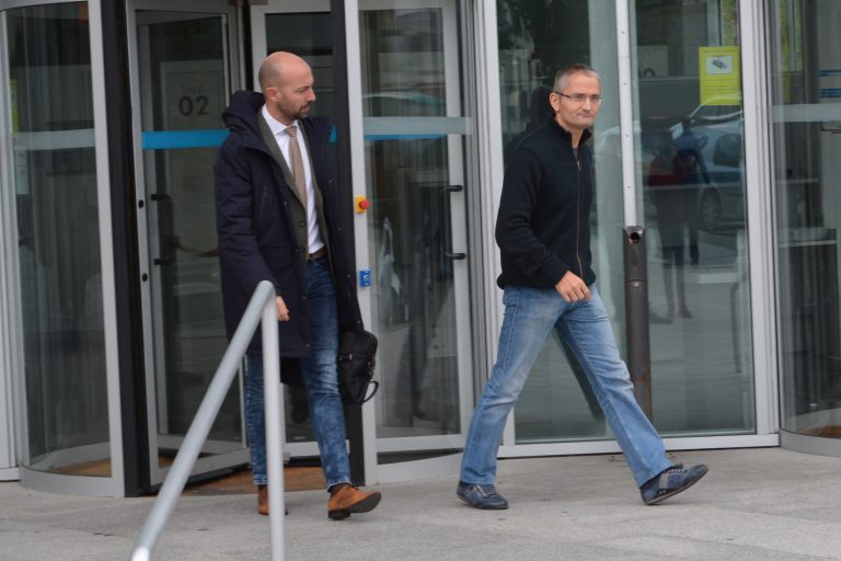 Los policías gemelos investigados por el robo de seis armas en la Comisaría de Ourense niegan los hechos