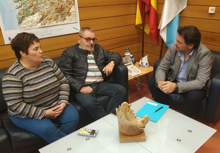 El responsable de Emigración de la Xunta traslada «apoyo» a representantes de entidades gallegas en Cataluña