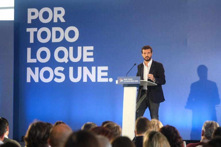 10N.- Casado promete «presupuesto constante» para que el AVE llegue a Galicia para el Xacobeo 2021