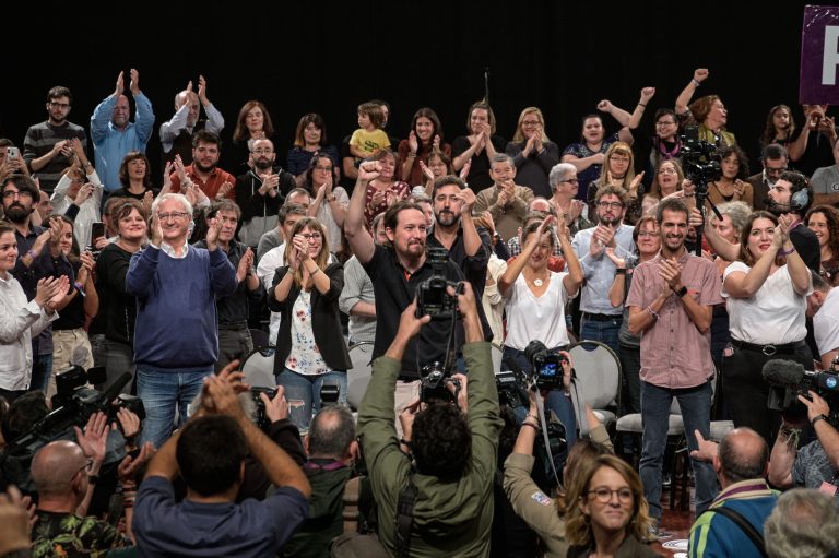 10N.- Iglesias cree que sería «decente» que Sánchez dijera en el debate si buscará un acuerdo con el PP