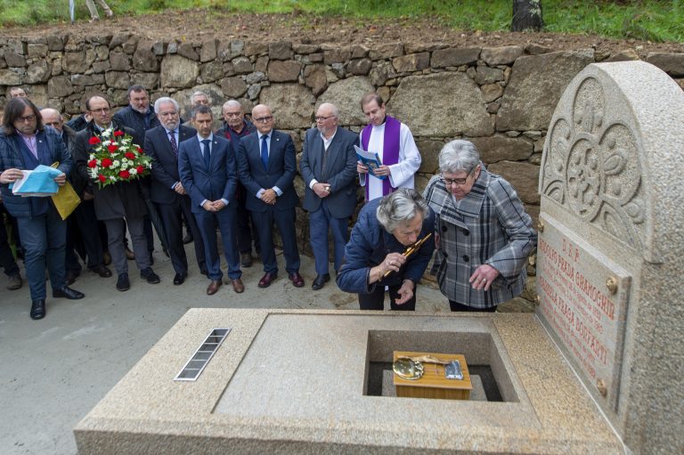 Las cenizas del «máximo defensor de Castelao» Rodolfo Prada descansan ya en Os Peares (Ourense) y se cumple su voluntad