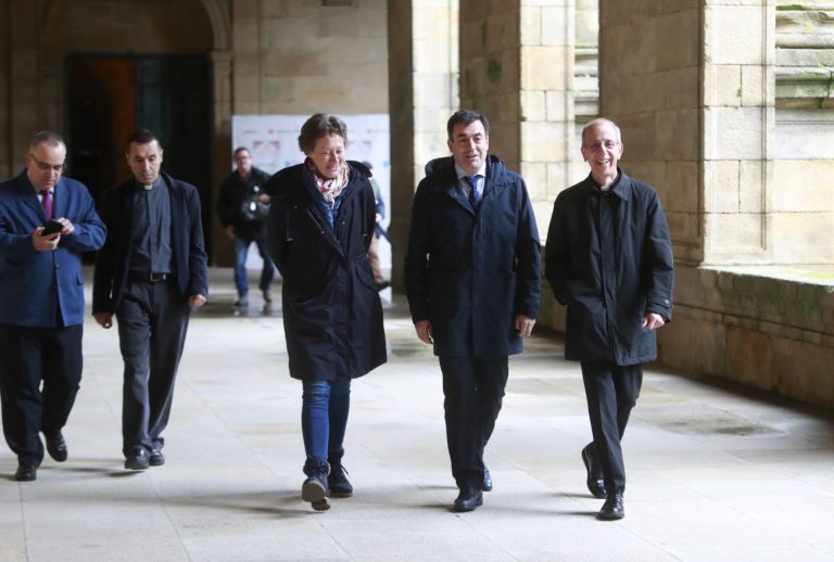 Arranca el proceso para declarar Bien de Interés Cultural el monasterio compostelano de San Martiño Pinario