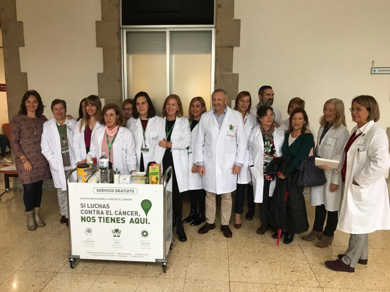 El Hospital provincial de Pontevedra recibe a «Don Amable», el carrito solidario de la asociación contra el cáncer