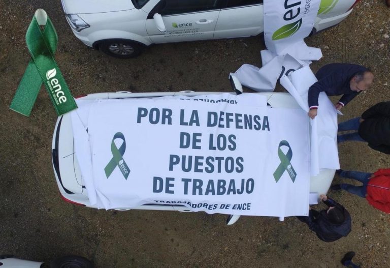 Una caravana de casi 300 camiones y coches marcha a Madrid en contra del cierre de Ence en Pontevedra