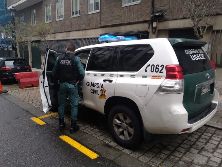 Un guardia civil salva la vida al hijo recién nacido de un compañero en el cuartel de Cangas (Pontevedra)