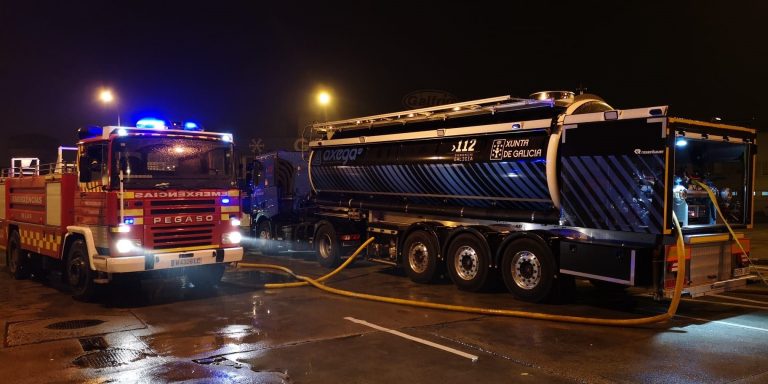 Extinguido el incendio que se propagó en un astillero de Pontevedra con tres barcos en su interior