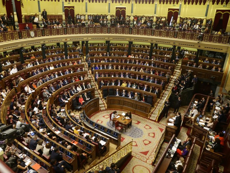 ERC lleva el martes al Pleno del Congreso su ley para despenalizar la quema de banderas de España y las injurias al Rey