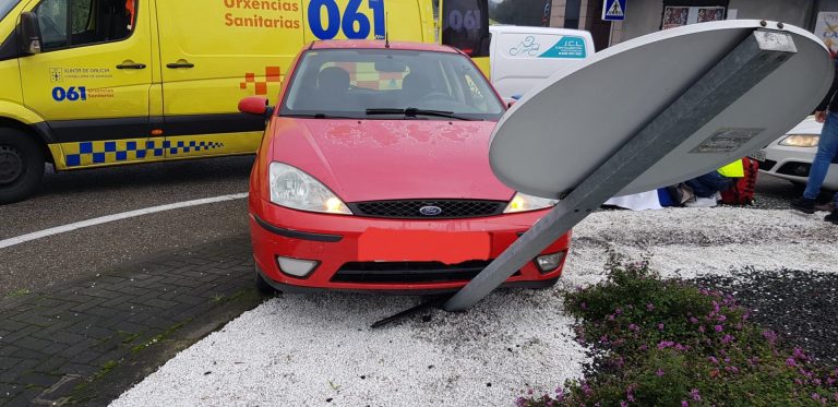 Agentes salvan la vida de un accidentado en O Porriño tras ir a buscar un médico al centro de salud