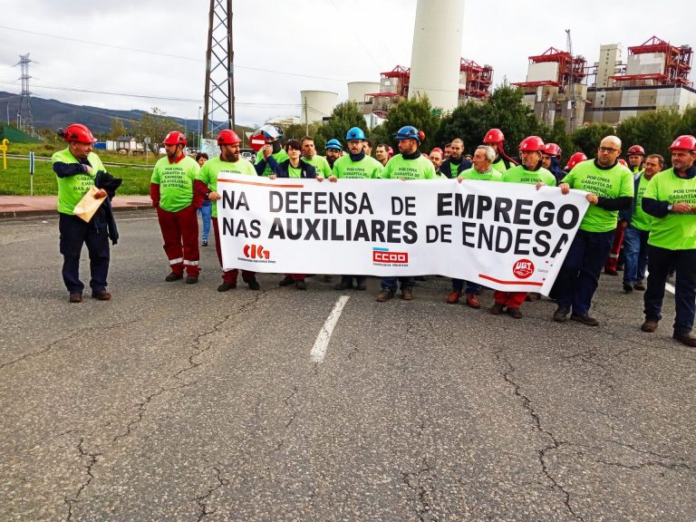 Nueva concentración de trabajadores de auxiliares de Endesa en As Pontes para reclamar «garantía de empleo»