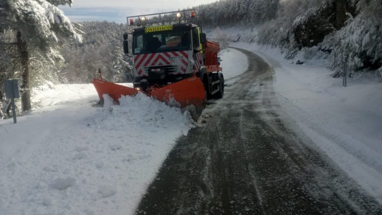 La nieve deja sin clase a 867 alumnos de 26 centros de la montaña de Lugo y Ourense