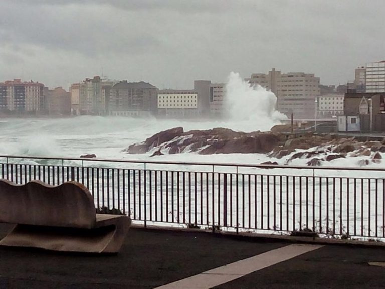El viento alcanza los 124 kilómetros por hora en Malpica y las olas llegan a 10 metros en cabo Vilán