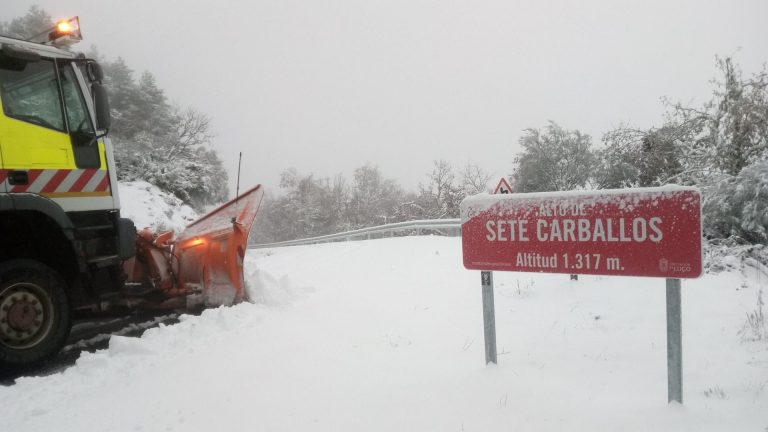 La nieve condiciona la circulación en tres carreteras de la provincia de Lugo