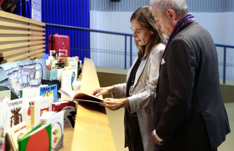 Profesionales de la docencia analizan en unas jornadas Santiago iniciativas que refuercen el trabajo de las bibliotecas