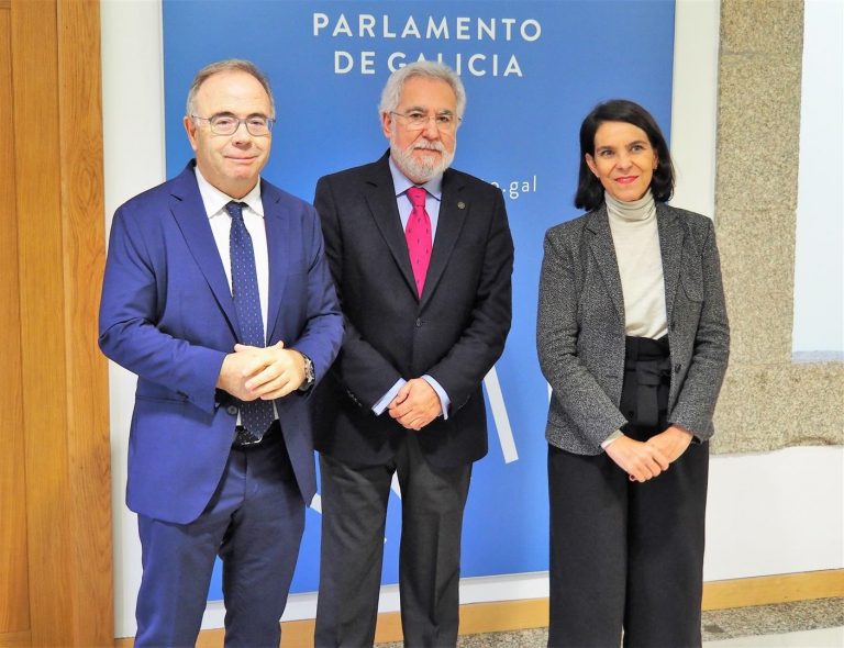 Parlamento y Ayuntamiento de Santiago coordinan la programación cultural relacionada con la figura de Carvalho Calero