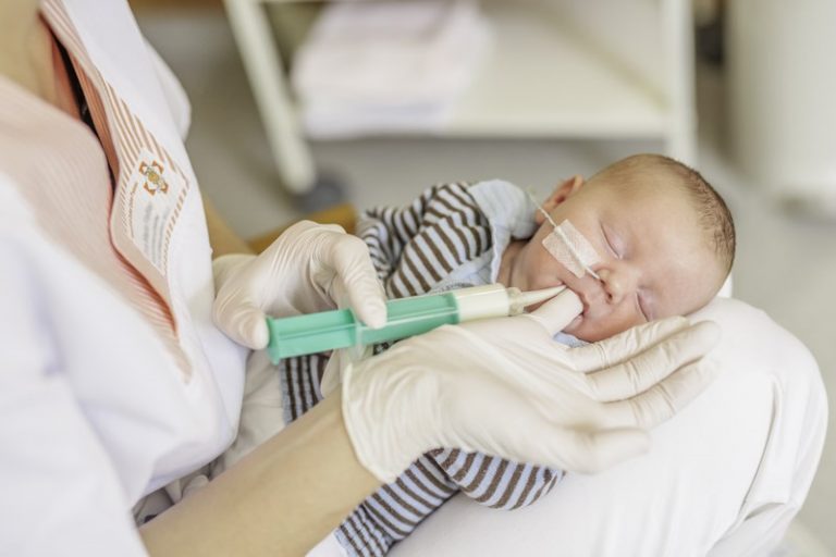 La lactancia resulta «determinante» para el desarrollo de los recién nacidos prematuros, el 9% de los bebés gallegos