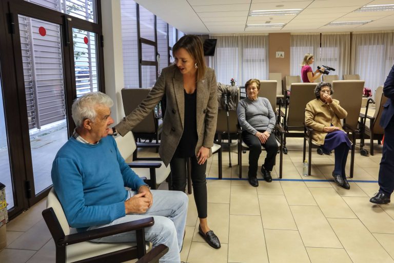 La Xunta atiende a 200 personas en centros de día de la zona de O Barbanza