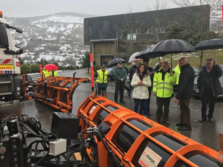 El delegado del Gobierno destaca la «buena coordinación» de los equipos de vialidad invernal en Galicia