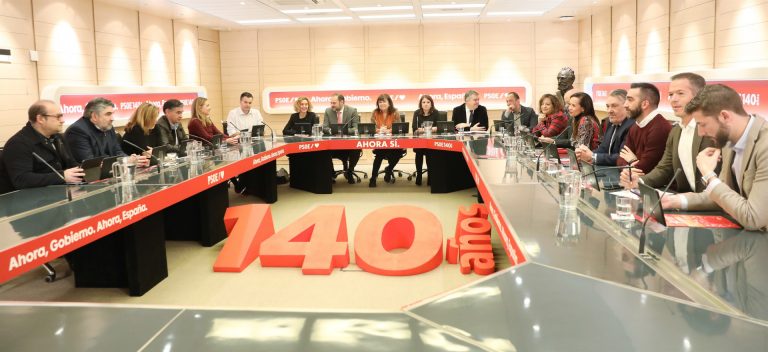 Más de 178.000 militantes del PSOE están llamados a avalar la coalición con Podemos en una consulta vinculante