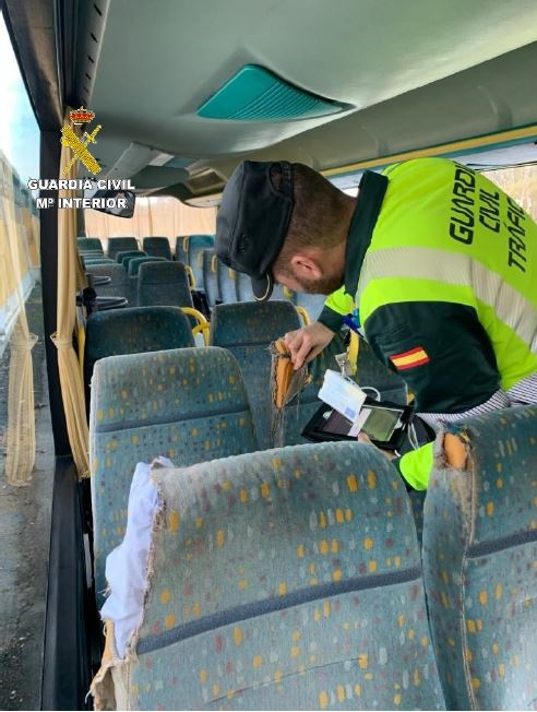 Detectada una empresa de autobuses que operaba desde A Coruña sin las correspondientes autorizaciones