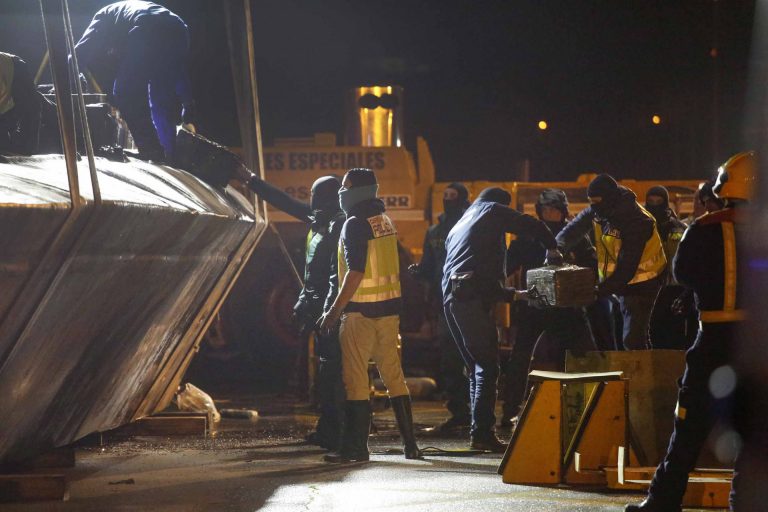 Servicios de criminología comenzarán a analizar el ‘narcosubmarino’ depositado en Vigo