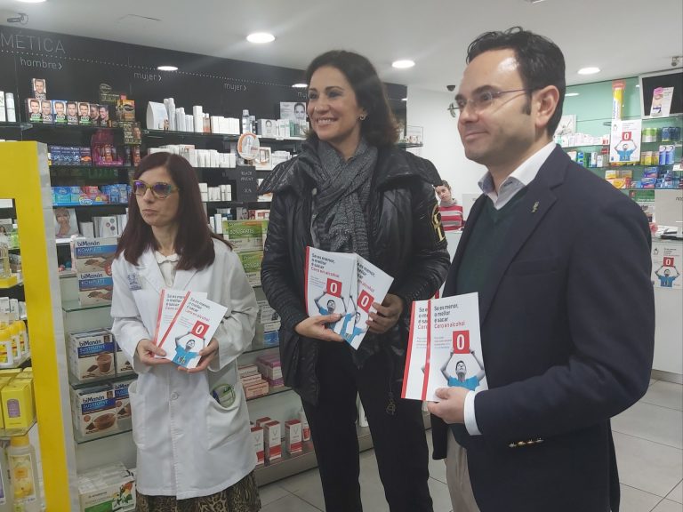 Farmacias de Ourense y Fundación Alcohol y Sociedad colaboran para prevenir el consumo de bebidas alcohólicas en menores