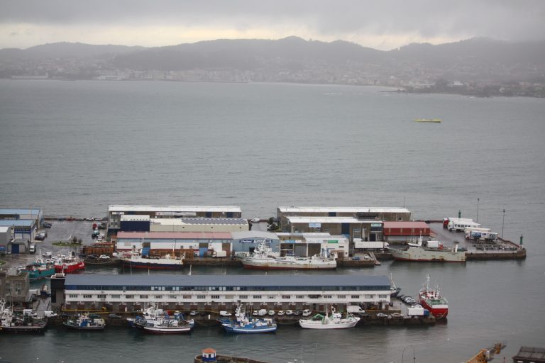 Todo el litoral gallego permanecerá en aviso amarillo por vientos y fuerte oleaje durante este lunes