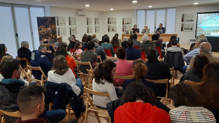 La RAG recoge en un libro las cartas con versos en gallego del poeta de Astorga Antonio Fernández Morales