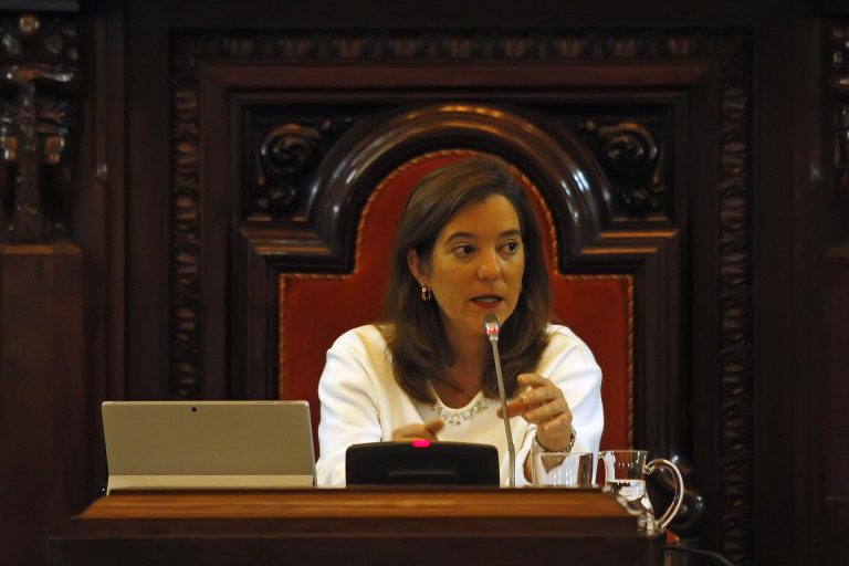 Inés Rey exigirá al Gobierno central la «condonación total o parcial» de la deuda al puerto de A Coruña